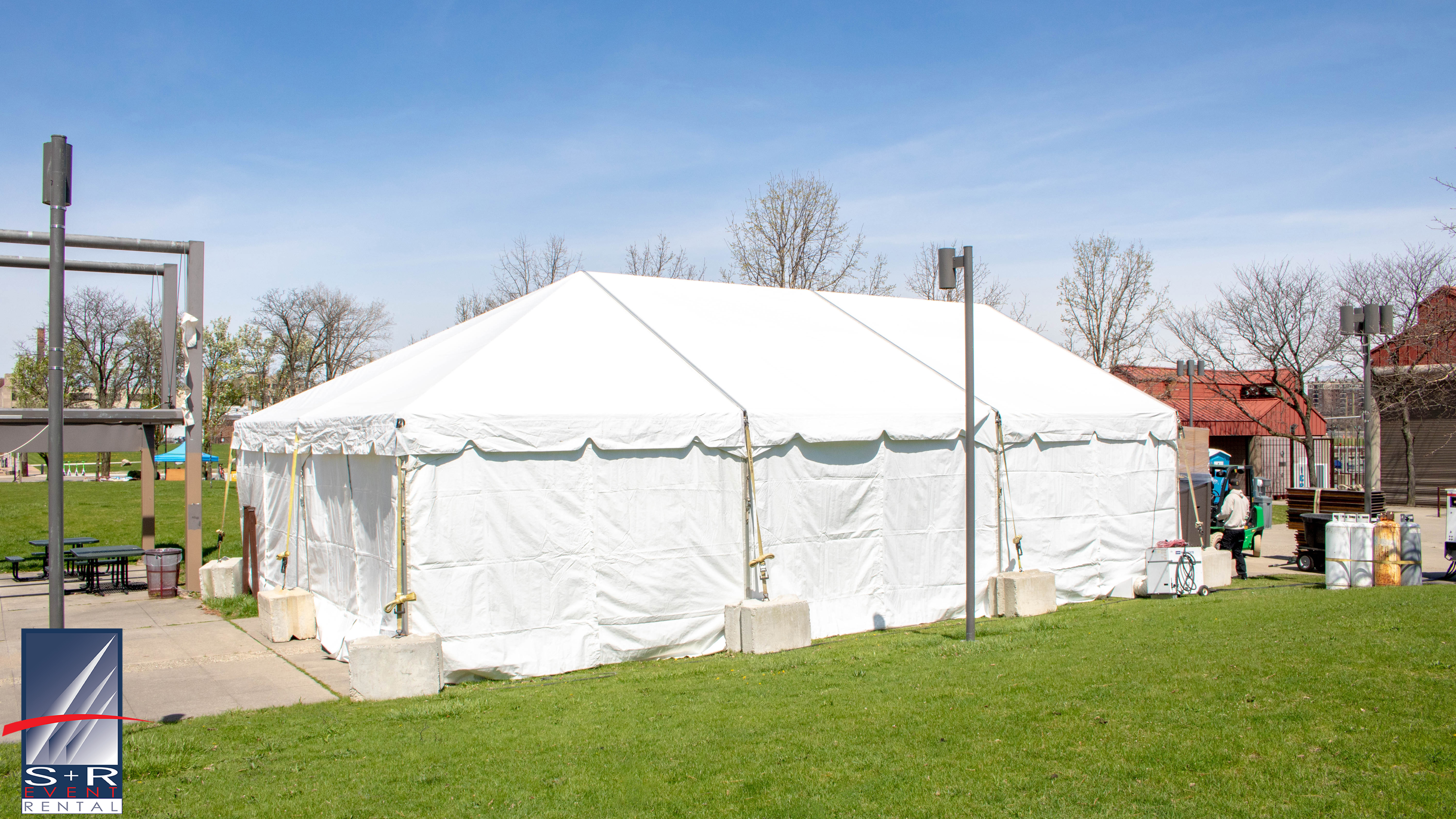 30 X 45 NAVI TRAC HIP GABLE WHITE FRAME TENT 30 X 45 NAVI TRAC HIP GABLE WHITE FRAME TENT